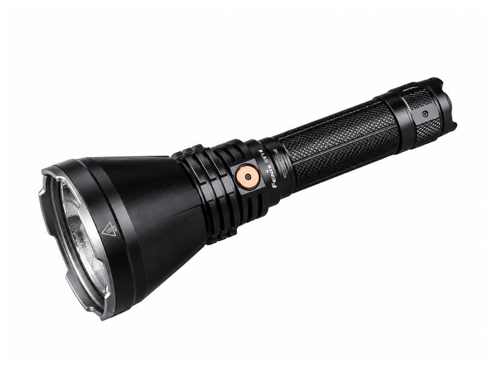 Lanterna Fenix HT18 de 1500 lúmens, com corpo preto e refletor amplo, indicada para iluminação em atividades de caça. Tudo para explicar sobre a melhor lanterna para caça.