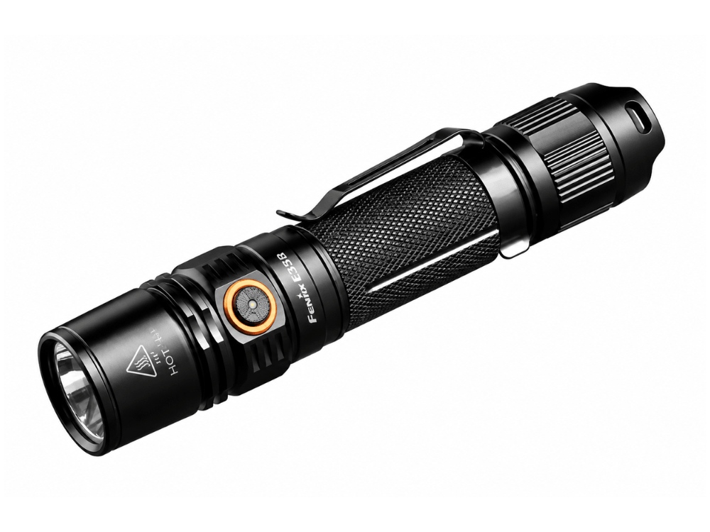 Lanterna tática Fenix PD35 V2.0 de 1000 lúmens, com corpo preto compacto e presilha lateral para transporte.
